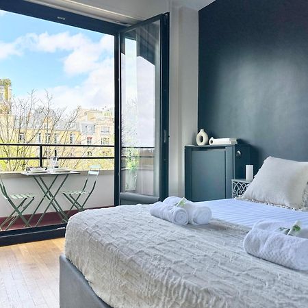 Stylish Apartment With A Balcony In Paris Eksteriør billede