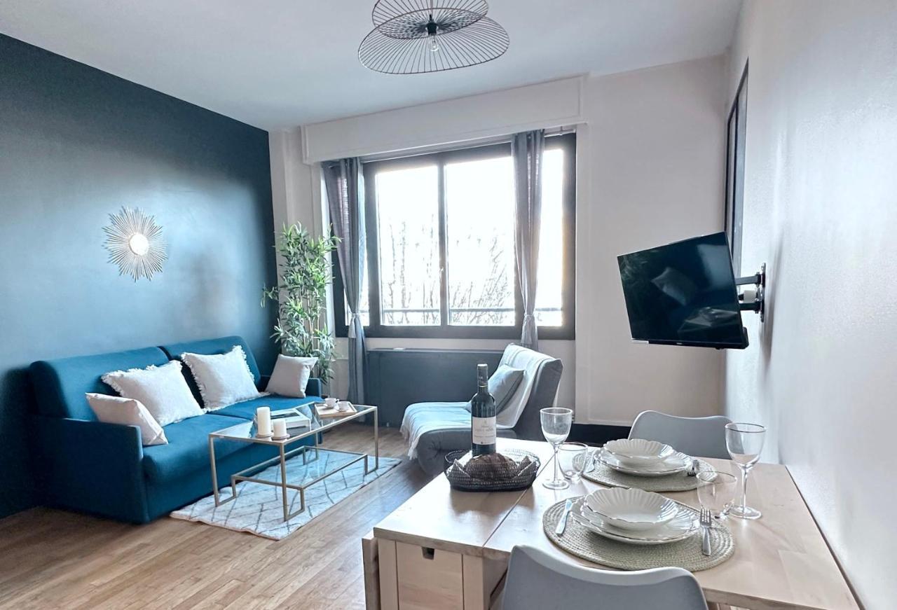 Stylish Apartment With A Balcony In Paris Eksteriør billede