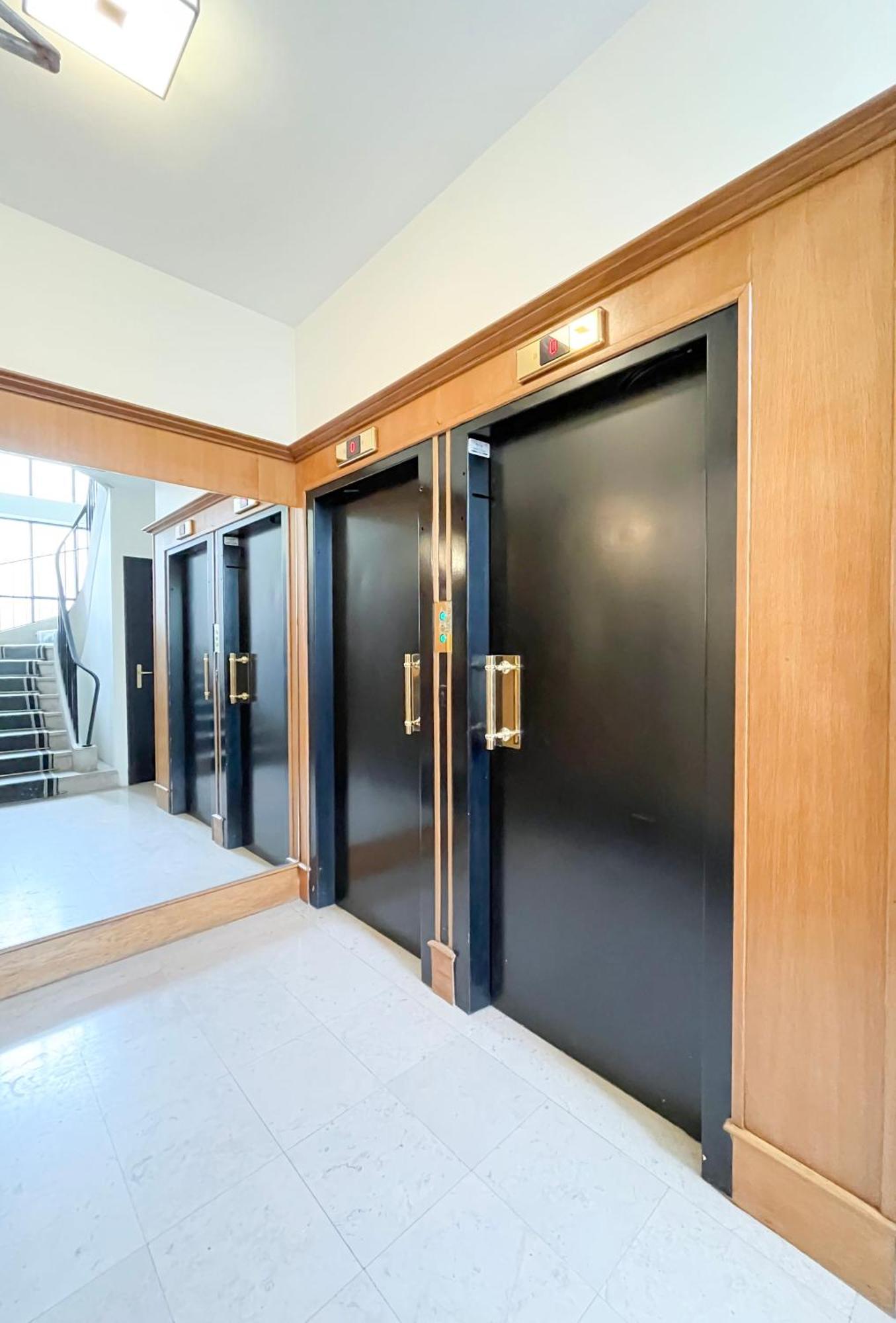 Stylish Apartment With A Balcony In Paris Eksteriør billede