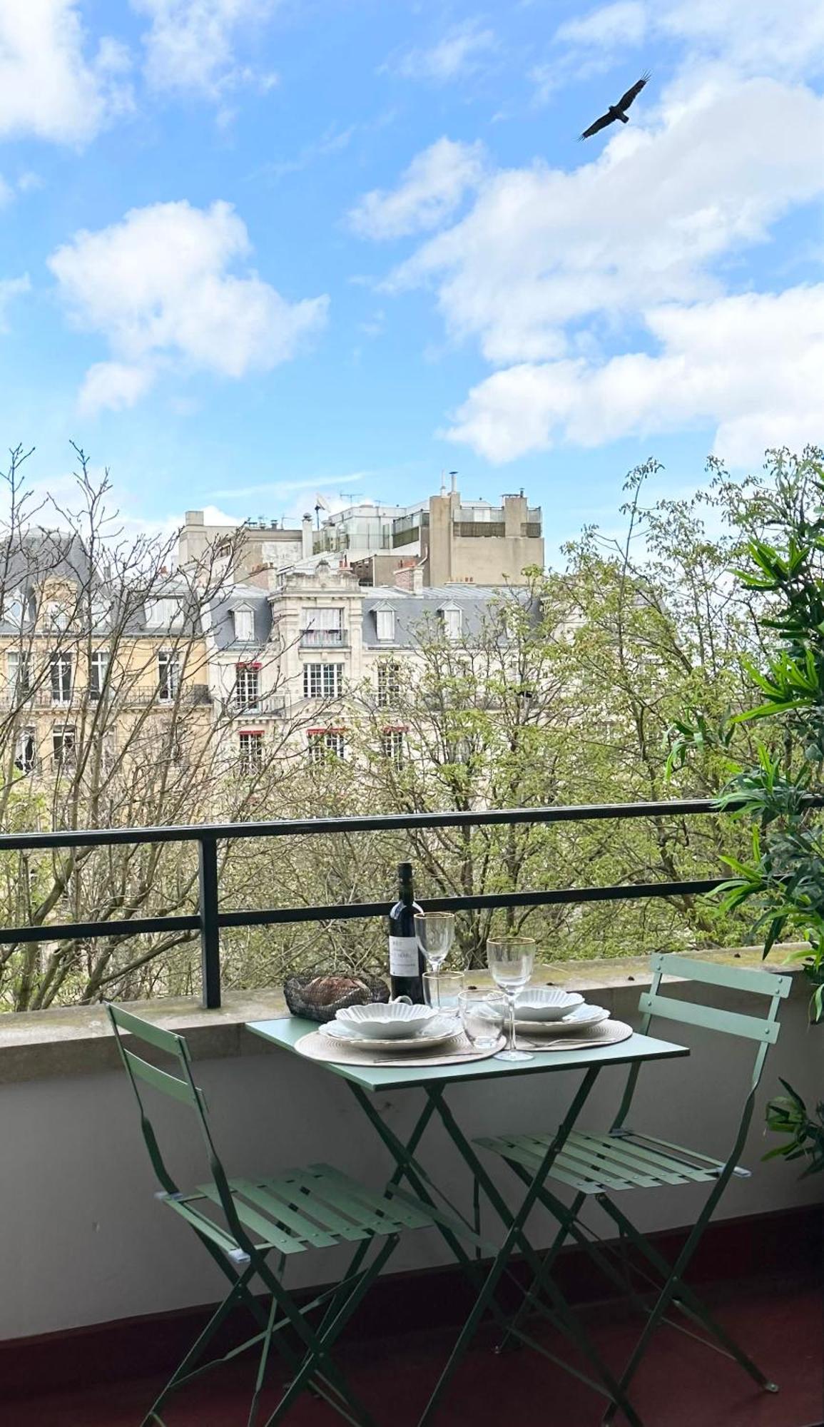 Stylish Apartment With A Balcony In Paris Eksteriør billede