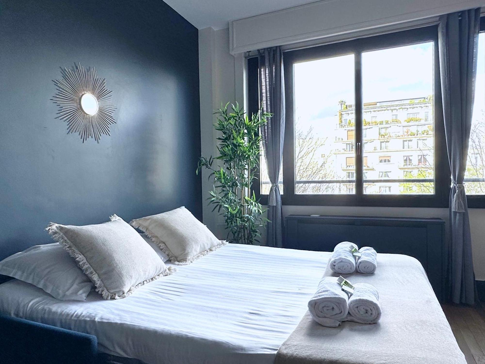 Stylish Apartment With A Balcony In Paris Eksteriør billede