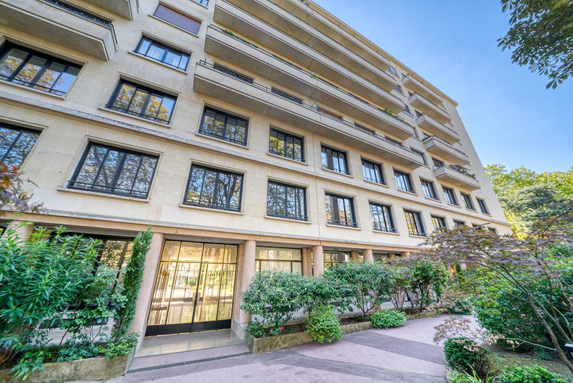 Stylish Apartment With A Balcony In Paris Eksteriør billede